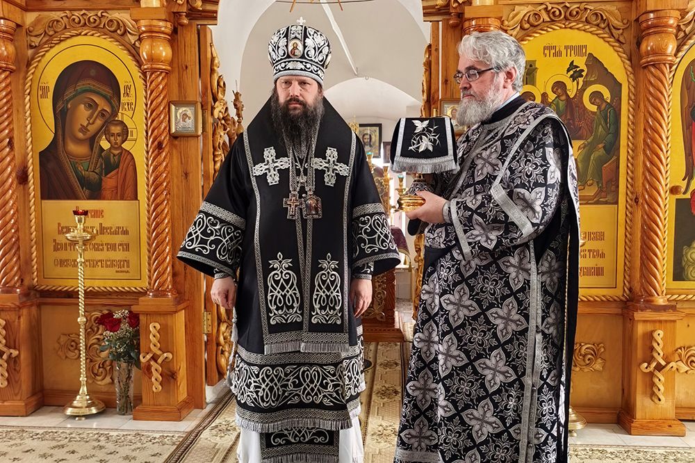 Епископ Гавриил совершил Литургию Преждеосвященных Даров в Большой Шильне [+Видео]