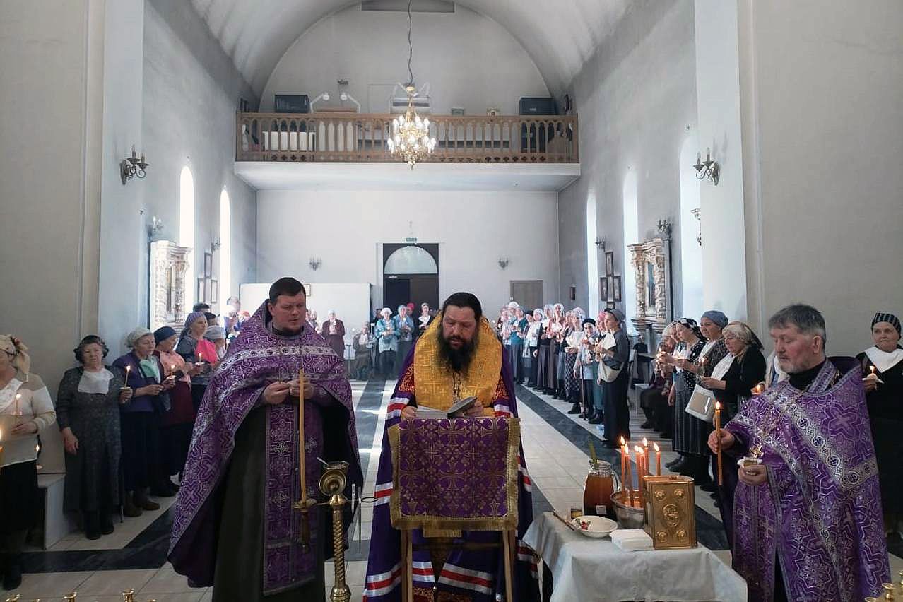 В храмах Набережночелнинской епархии будет совершено Таинство Соборования