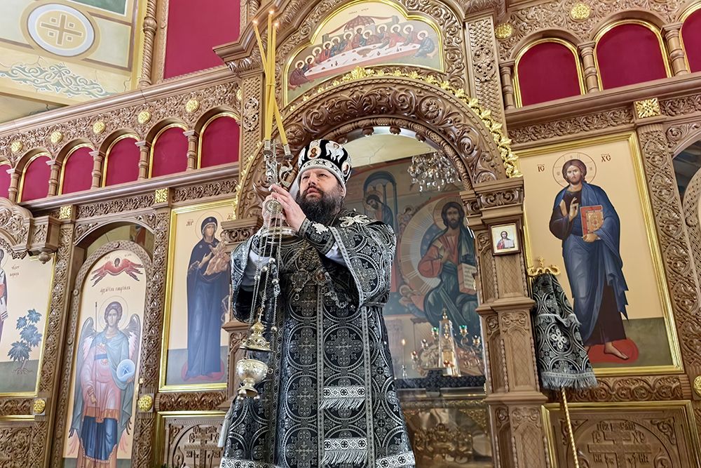 Епископ Гавриил совершил Литургию Преждеосвященных Даров в храме Георгия Победоносца [+Видео]