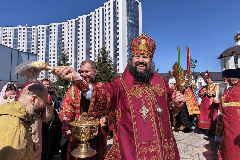 Пасхальная радость на серафимовском приходе города Набережные Челны [+Видео]