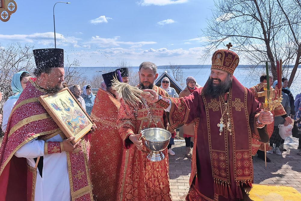 Епископ Гавриил совершил освящение «Живоносного источника» в Тихих горах [+Видео]