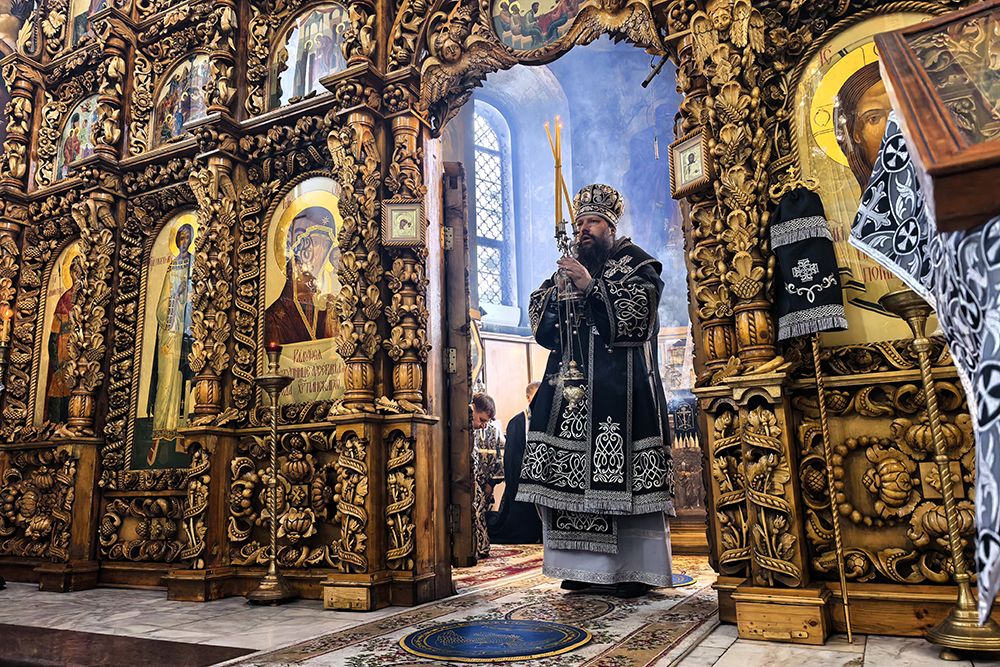 Епископ Гавриил возглавил богослужения Великого Понедельника