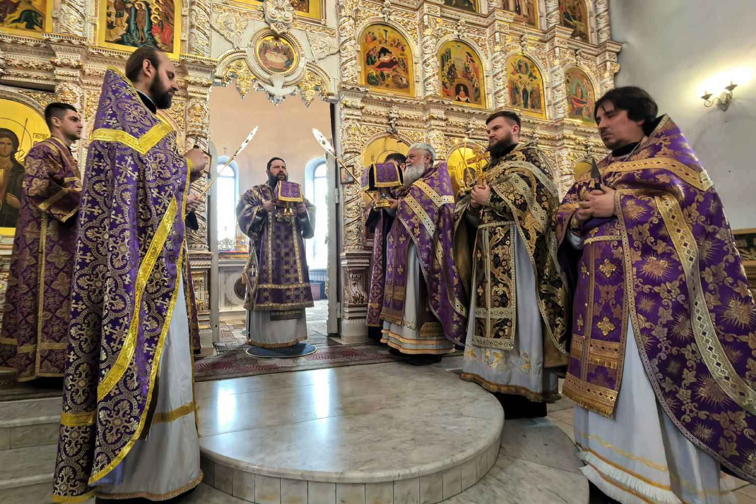 В Великий Четверг епископ Гавриил совершил Литургию Василия Великого [+Видео]