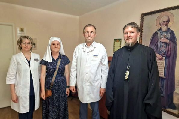 Сестры милосердия посетили городскую больницу