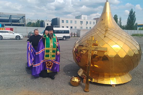 Освящение креста временного храма на территории нового кафедрального собора