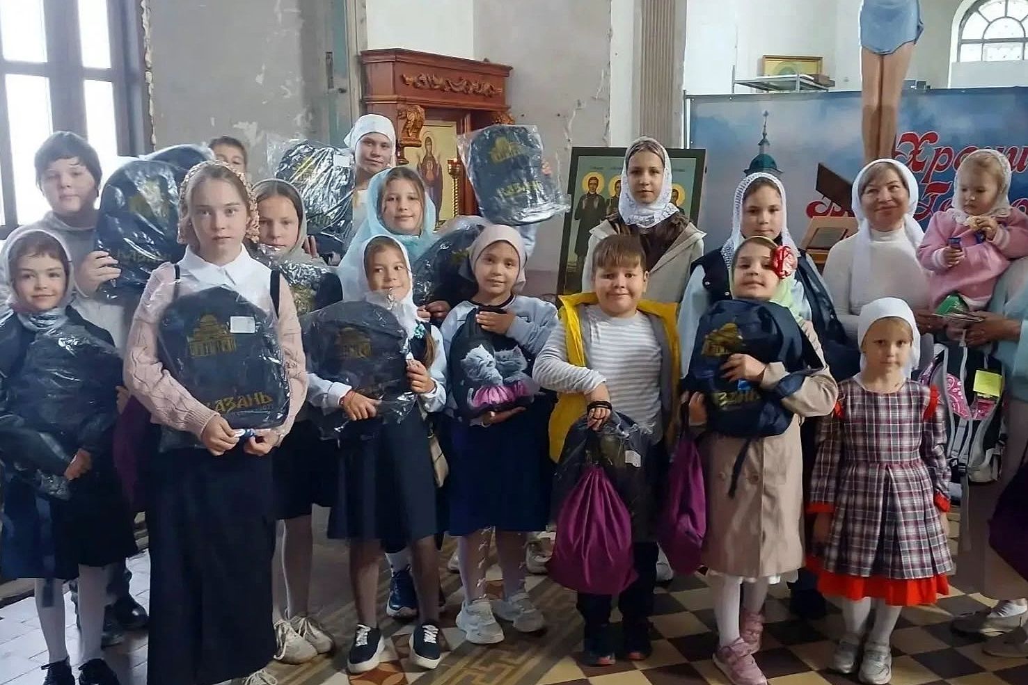 Храмы Набережночелнинской епархии помогли детям собраться в школу