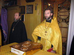 Всенощное бдение в Орловской церкви архиерейским чином. Увеличить изображение. Размер файла: 217,25 Kb [800X600]