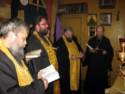 Всенощное бдение в Орловской церкви архиерейским чином. Увеличить изображение. Размер файла: 201,67 Kb [800X600]