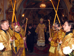 Всенощное бдение в Орловской церкви архиерейским чином. Увеличить изображение. Размер файла: 263,93 Kb [800X600]
