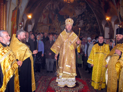 Всенощное бдение в Орловской церкви архиерейским чином. Увеличить изображение. Размер файла: 253,82 Kb [800X600]