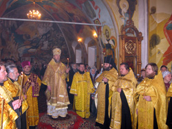 Всенощное бдение в Орловской церкви архиерейским чином. Увеличить изображение. Размер файла: 252,99 Kb [800X600]
