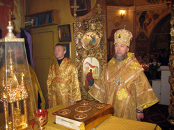 Всенощное бдение в Орловской церкви архиерейским чином. Увеличить изображение. Размер файла: 261,9 Kb [800X600]