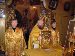 Архиерейская Божественная литургия в Орловской церкви г. Набережные Челны. Увеличить изображение. Размер файла: 251,82 Kb [800X600]