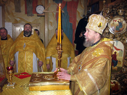 Архиерейская Божественная литургия в Орловской церкви г. Набережные Челны. Увеличить изображение. Размер файла: 260,8 Kb [800X600]