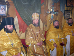 Архиерейская Божественная литургия в Орловской церкви г. Набережные Челны. Увеличить изображение. Размер файла: 243,26 Kb [800X600]