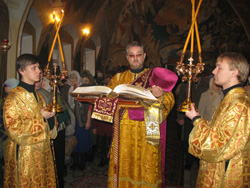 Архиерейская Божественная литургия в Орловской церкви г. Набережные Челны. Увеличить изображение. Размер файла: 246,35 Kb [800X600]