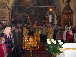 Архиерейская Божественная литургия в Орловской церкви г. Набережные Челны. Увеличить изображение. Размер файла: 231,45 Kb [800X600]