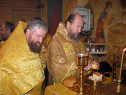 Архиерейская Божественная литургия в Орловской церкви г. Набережные Челны. Увеличить изображение. Размер файла: 256,35 Kb [800X600]