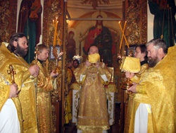 Архиерейская Божественная литургия в Орловской церкви г. Набережные Челны. Увеличить изображение. Размер файла: 274,63 Kb [800X600]