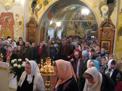 Архиерейская Божественная литургия в Орловской церкви г. Набережные Челны. Увеличить изображение. Размер файла: 244,93 Kb [800X600]