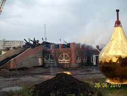 Пожар Рождественского храма в Набережных Челнах. Увеличить изображение. Размер файла: 145,1 Kb [800X600]