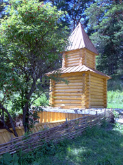 Часовня рядом с источником св. Пантелеимона. Уведличить изображение. Размер файла: 249,13 Kb [600X800]