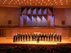 Хор под управлением Альберта Мишина в органном зале. Увеличить изображение. Размер файла: 196,04 Kb [800X600]