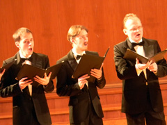 Хор под управлением Альберта Мишина в органном зале. Увеличить изображение. Размер файла: 147,24 Kb [800X600]