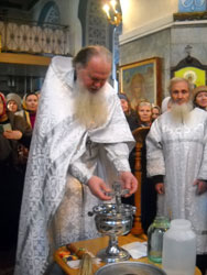 Богослужение в Крещенский сочельник и освящение воды. Увеличить изображение. Размер файла: 92,73 Kb [600X800]