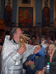 Богослужение в Крещенский сочельник и освящение воды. Увеличить изображение. Размер файла: 104,02 Kb [600X800]