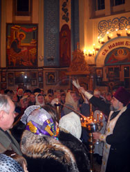 Всенощное бдение в праздник Крещения Господня в Боровецкой церкви г. Набережные Челны. Увеличить изображение. Размер файла: 127,87 Kb [600X800]