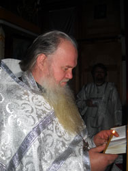 Всенощное бдение в праздник Крещения Господня в Боровецкой церкви г. Набережные Челны. Увеличить изображение. Размер файла: 101,85 Kb [600X800]