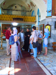 Студенты Свято-Филаретовского института в Боровецкой церкви. Увеличить изображение.Размер файла: 221,96 Kb [600X800]