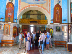 Студенты Свято-Филаретовского института в Боровецкой церкви. Увеличить изображение.Размер файла: 244,36 Kb [800X600]