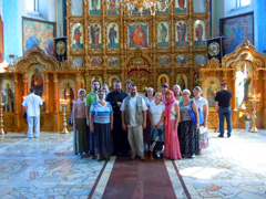 Студенты Свято-Филаретовского института в Боровецкой церкви. Увеличить изображение.Размер файла: 262,63 Kb [800X600]