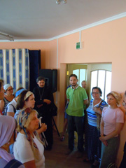 Студенты Свято-Филаретовского института в Боровецкой церкви. Увеличить изображение.Размер файла: 146,07 Kb [600X800]