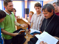 Студенты Свято-Филаретовского института в Боровецкой церкви. Увеличить изображение.Размер файла: 181,48 Kb [800X600]