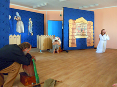 Спектакль "Необойденный дом" театральной студии собора "12". Увеличить изображение. Размер файла: 405,1 Kb [800X600]