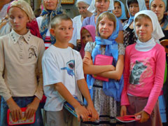 Благословение учащихся на новый учебный год.Увеличить изображение. Размер файла: 123,35 Kb [800X600]