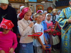 Благословение учащихся на новый учебный год.Увеличить изображение. Размер файла: 131,95 Kb [800X600]