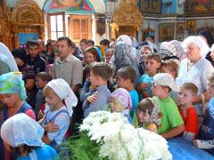 Благословение учащихся на новый учебный год.Увеличить изображение. Размер файла: 152,81 Kb [800X600]