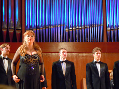 Хор под управлением Альберта Мишина в органном зале. Увеличить изображение. Размер файла: 235,6 Kb [800X600]