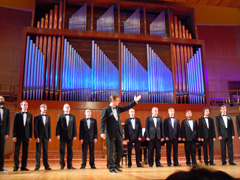 Хор под управлением Альберта Мишина в органном зале. Увеличить изображение. Размер файла: 242,48 Kb [800X600]