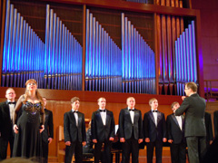 Хор под управлением Альберта Мишина в органном зале. Увеличить изображение. Размер файла: 245,11 Kb [800X600]