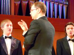Хор под управлением Альберта Мишина в органном зале. Увеличить изображение. Размер файла: 152,35 Kb [800X600]