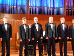 Хор под управлением Альберта Мишина в органном зале. Увеличить изображение. Размер файла: 214,92 Kb [800X600]