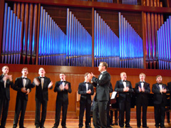 Хор под управлением Альберта Мишина в органном зале. Увеличить изображение. Размер файла: 241,56 Kb [800X600]