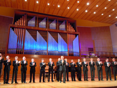 Хор под управлением Альберта Мишина в органном зале. Увеличить изображение. Размер файла: 227,8 Kb [800X600]