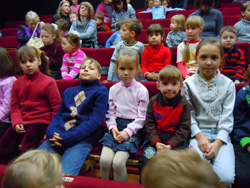 Воскресная школа в театре кукол. Увеличить изображение. Размер файла: 217,54 Kb [800X600]