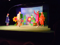 Воскресная школа в театре кукол. Увеличить изображение. Размер файла: 115,65 Kb [800X600]